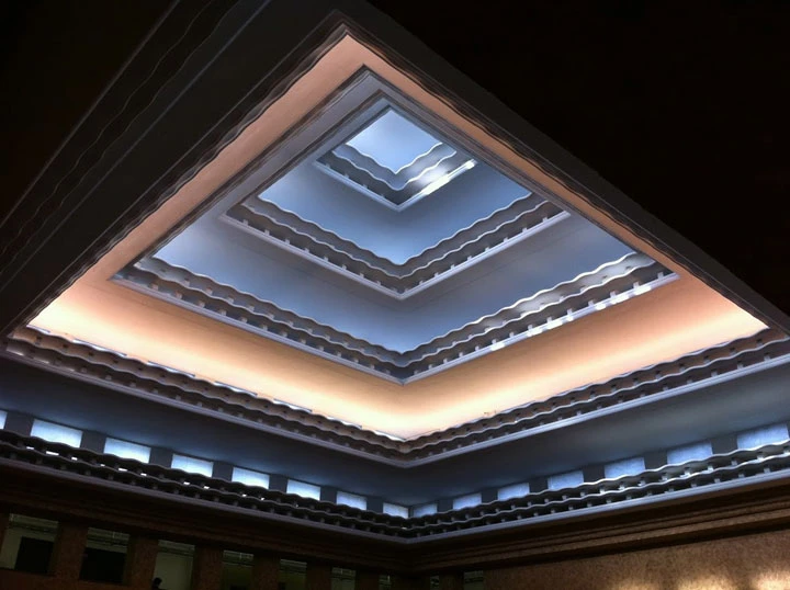 Plafond palais porte dorée
